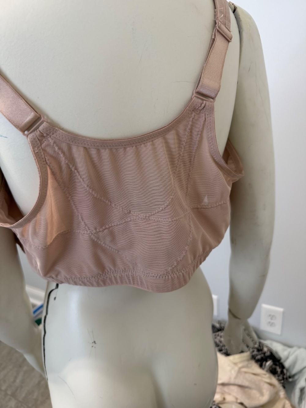 Glamorise bra,48 C. Nude - Picture 5 of 11